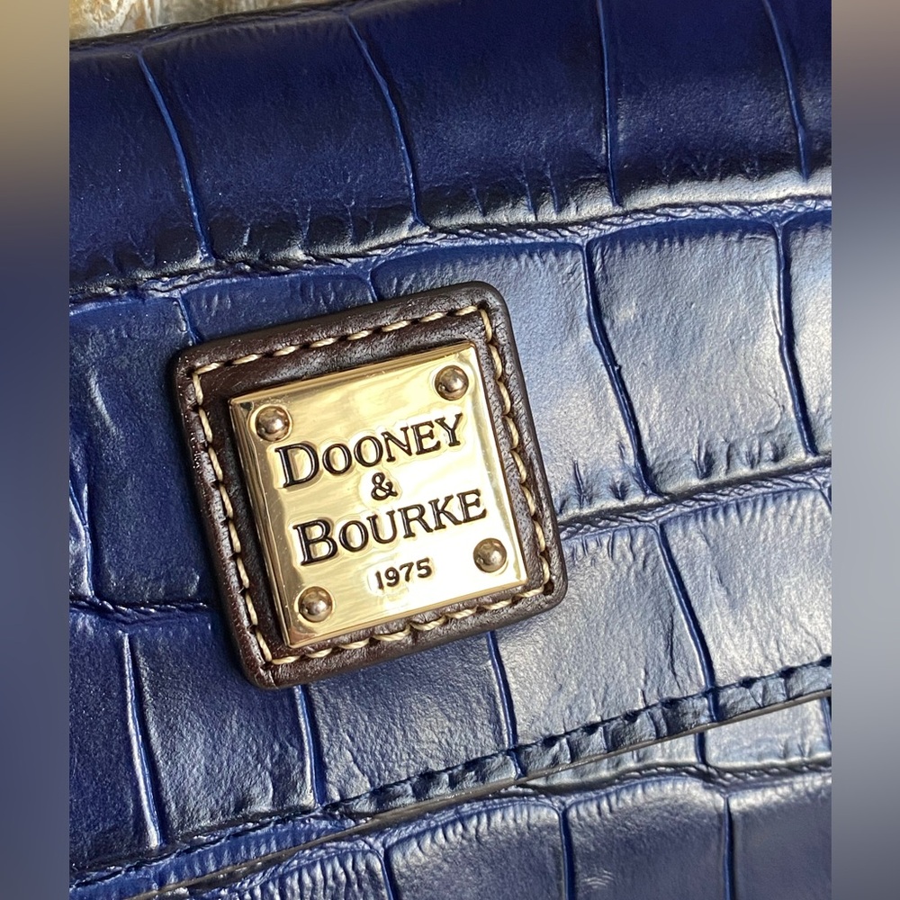 Dooney & Bourke Oakdale Milly Wristlet NWOT - Picture 2 of 3